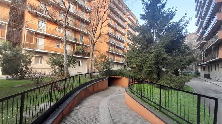 Garage for sale in Milano