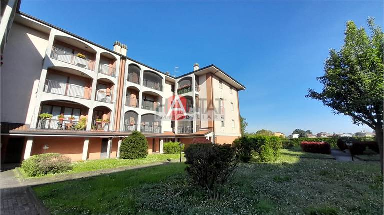 Badile, Zibido San Giacomo, trilocale con box